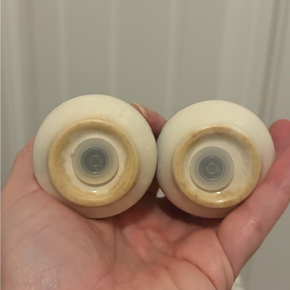 Vintage England Salt & Pepper Shakers - Picture 7 of 7